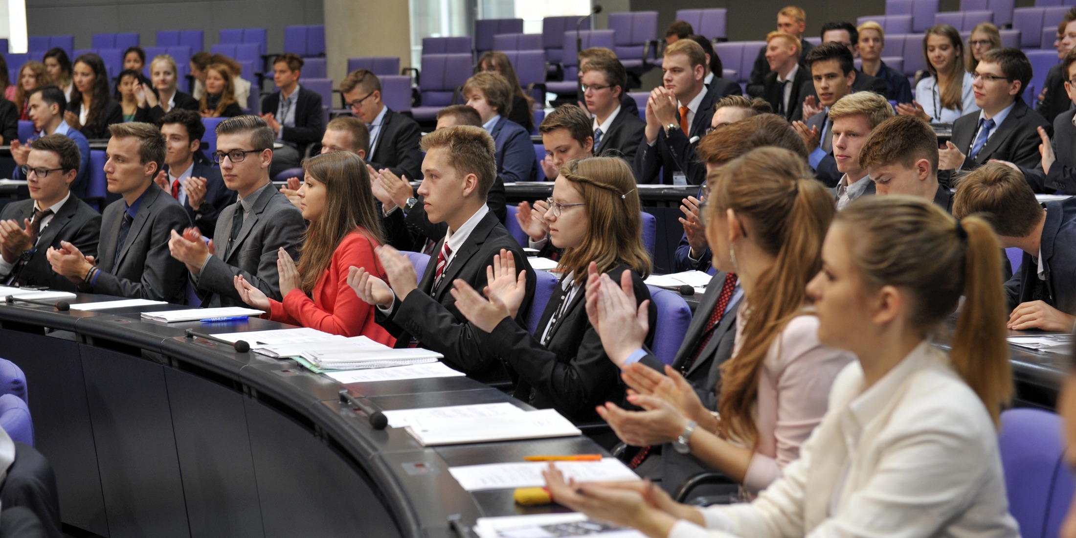 Jugend und Parlament polyspektiv